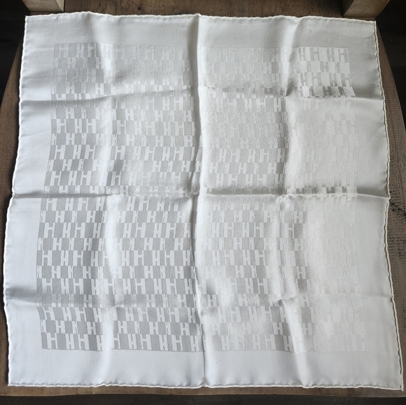 Hermes Other - Hermès Blanc Façonnee Grand H Silk Pocket Square 45
